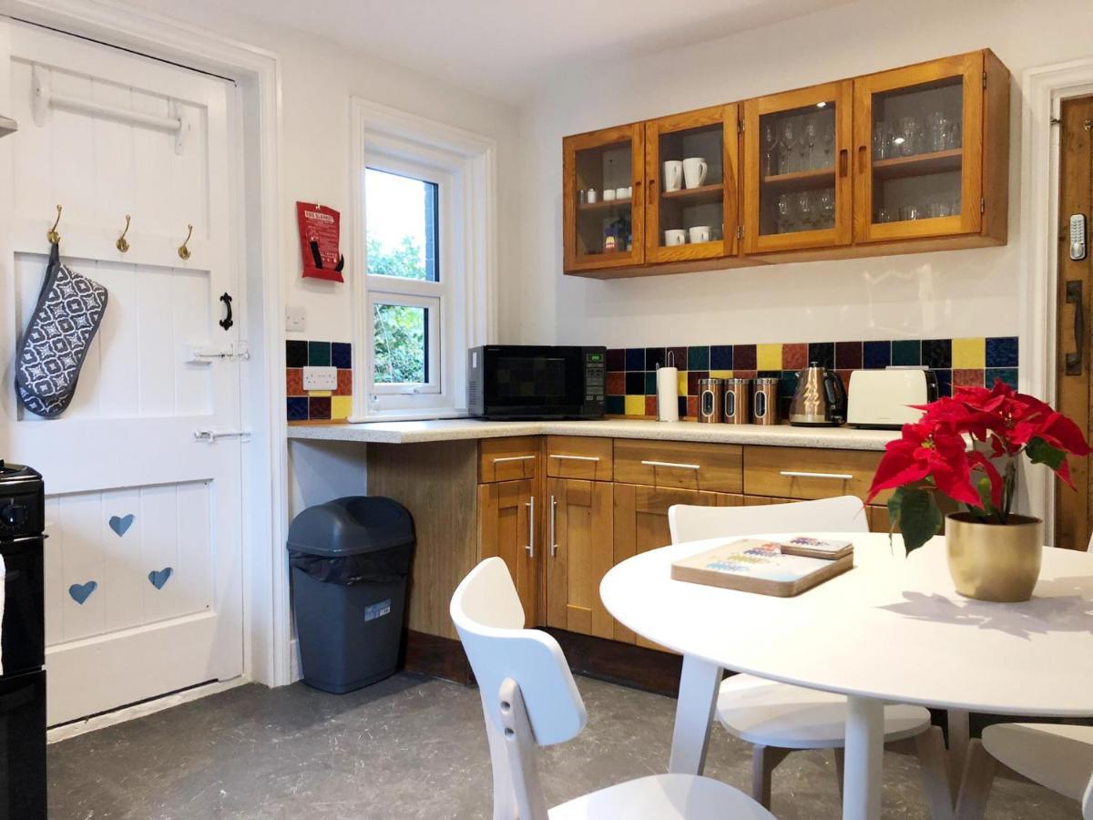 Summer Breeze. 3-Bed Apartment Close To The Beach Bournemouth Exteriör bild