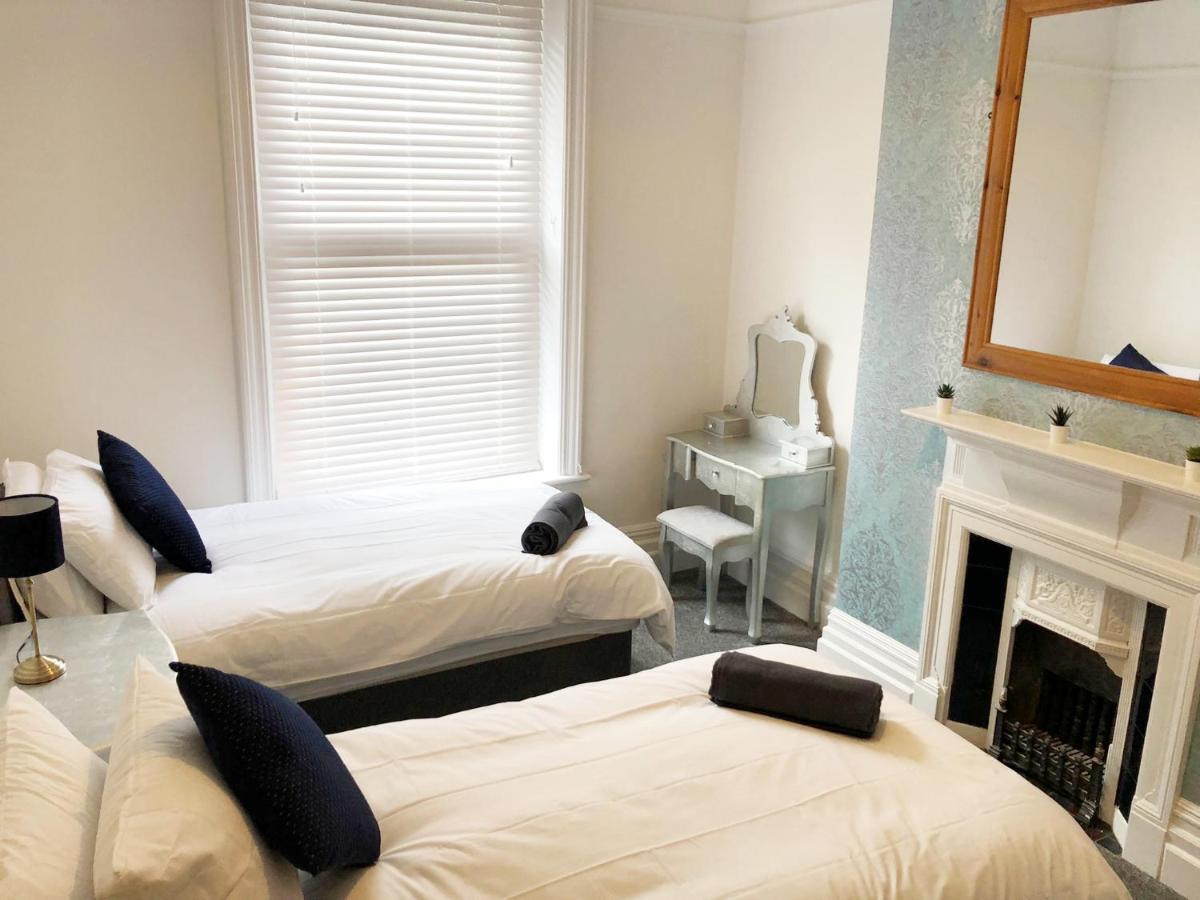 Summer Breeze. 3-Bed Apartment Close To The Beach Bournemouth Exteriör bild