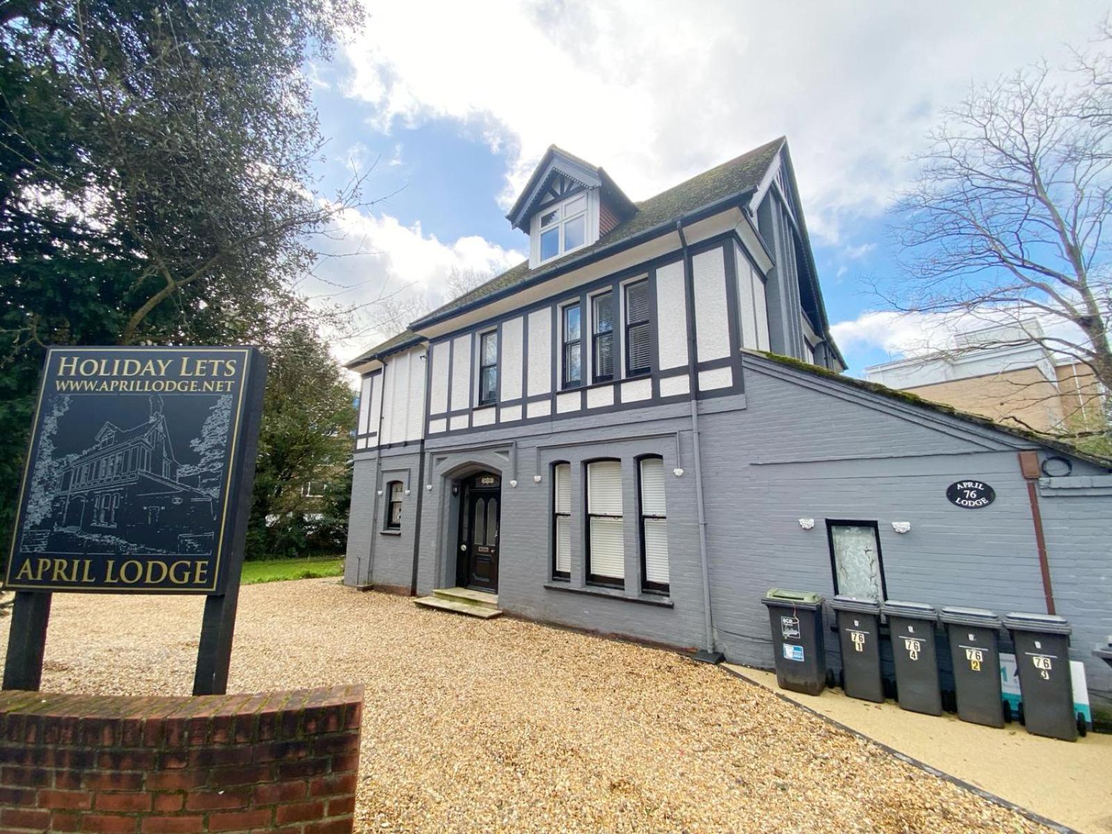 Summer Breeze. 3-Bed Apartment Close To The Beach Bournemouth Exteriör bild